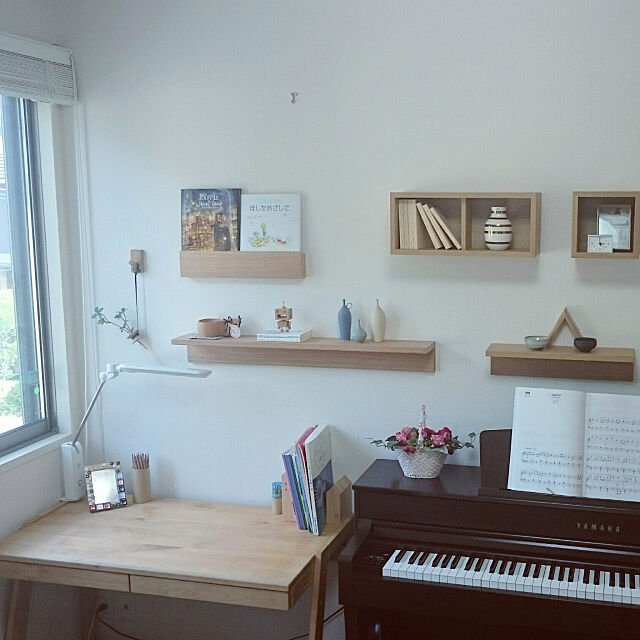 My Shelf,楽器のある部屋,壁面収納,無印良品,子供部屋,電子ピアノ,文庫本,絵本,花器,一輪挿し,和田麻美子,ブックエンド J.Kの部屋