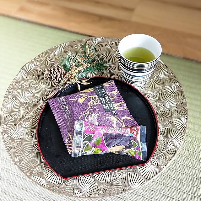 Overview,マグカップ,和室,お土産,ランチョンマット,100均アイテム,おうちカフェ,おやつタイム,半月盆,セリアランチョンマット,お邪魔できなくてごめんなさい,イベント参加中,あとでゆっくりお邪魔します♡,縁無し畳,低予算リノベーション,築古マンション,ふちなし畳,オリゴ マグ,複数枚投稿,和テイストが好き,秋 hihaの部屋