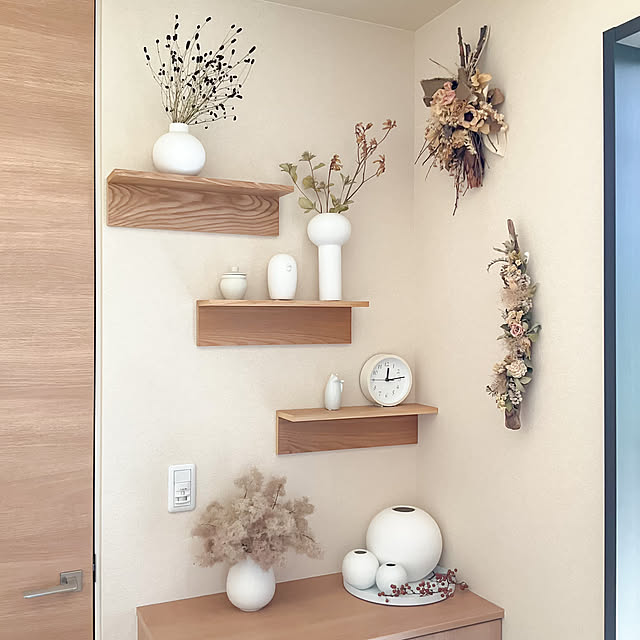 My Shelf,setomaneki,knabstrupkeramik,cooeedesign,ウォールシェルフ,ニトリ,造作棚,ディスプレイ,ナチュラルインテリア,木のぬくもり,余白のある暮らし,灯りのある暮らし,ドライフラワー,ディスプレイコーナー,花器のある暮らし tokonekoの部屋
