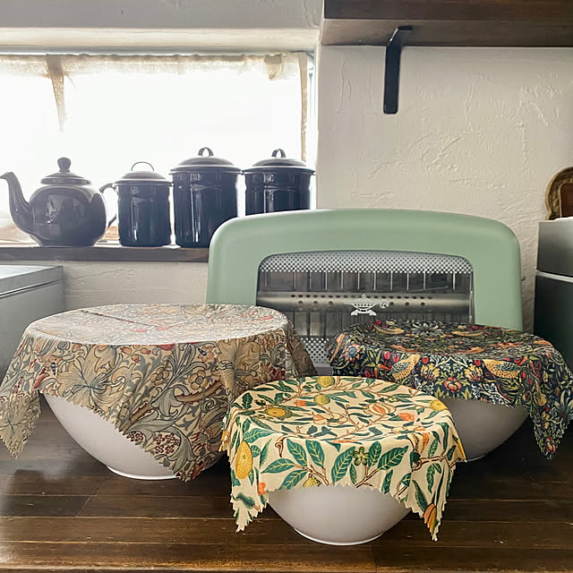 Kitchen,ミツロウラップ,ウィリアム・モリス,サステナブルな暮らし,漆喰壁,おうち時間を楽しむ,ねこのいる日常,暮らしを楽しむ,猫と暮らす,家づくり,ねこと暮らす。,ねこと暮らす,心地よい暮らし,暮らしを整える,ヴィンテージインテリア,Aladdin,おしゃれ家電,アラジンのある暮らし,アラジンのある生活 capelの部屋