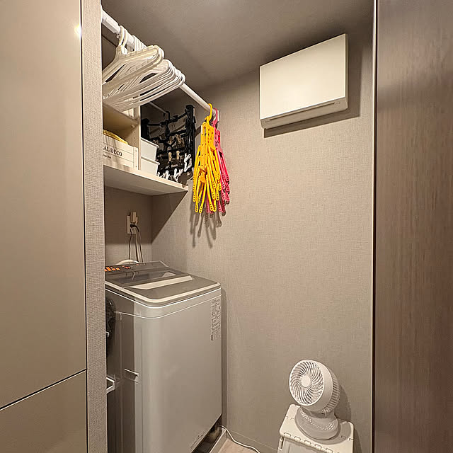Bathroom,洗面所,ランドリースペース,ハンガーピンチ,ハンガー収納,洗濯機上,つっぱり棒,サーキュレーター up0524の部屋