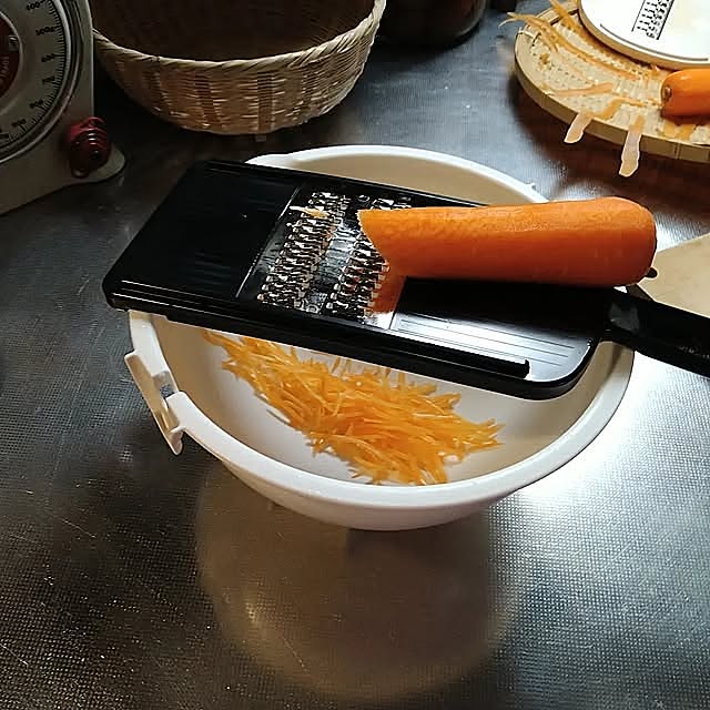 Kitchen,キッチン道具,台所,小石原焼,月兎印,暮らしの道具,カフェ風インテリア,台所道具,せん切り,スライサー,日本製,関孫六 sakusakuの部屋