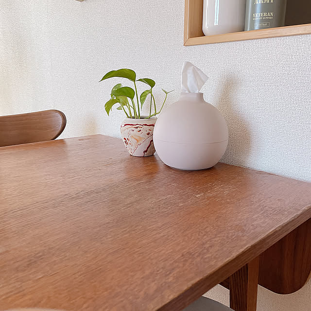 My Desk,ティッシュケース,一人暮らし,1LDK 1人暮らし,tmm神奈川ライフ,ダイニングテーブル,ウニコ ダイニングテーブル,ティッシュポット,ヴィンテージ花瓶,#大人のひとり暮らし,uzvintageflowervase tmmの部屋