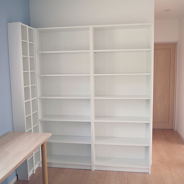 My Shelf,廊下スペース,オープンな書斎,2階フリースペース,アクセントクロス,水色の壁紙,カウンター,本棚,IKEA,ファミリースペース yu.sa.koの部屋