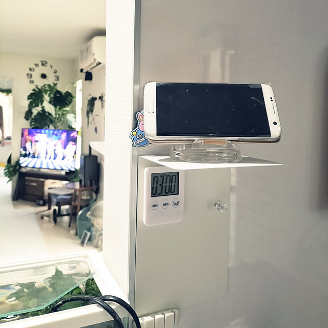 Kitchen,ダイソー,ブックエンド,ブックエンドの活用法,スマホスタンド,スマホ置き場,磁石,100均リメイク GaudisHouseの部屋