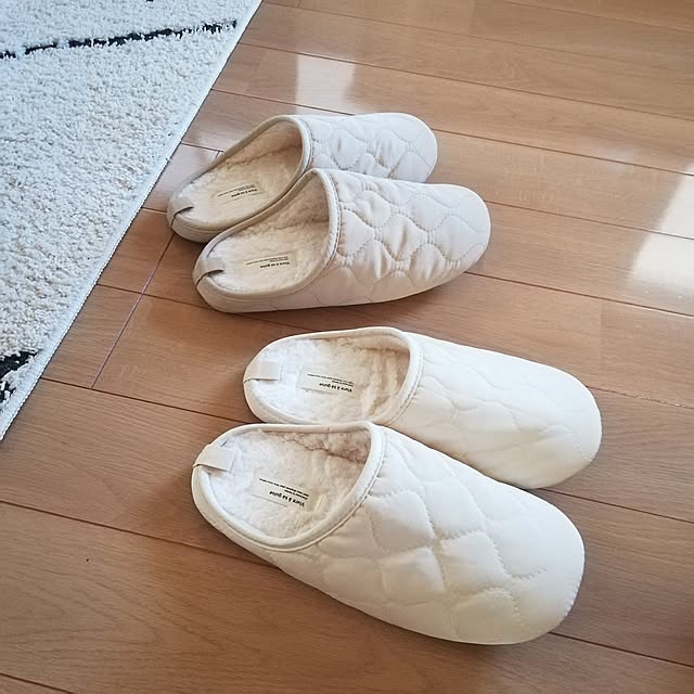 スリーコインズ,スリーコインズのスリッパ,ルームシューズ,モコモコスリッパ,Entrance pinokoの部屋