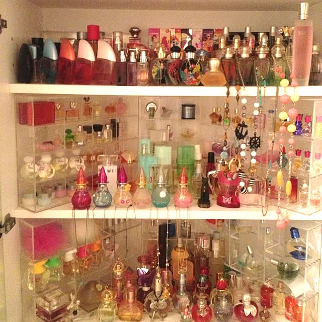 My Shelf,香水瓶,香水,アクセサリーディスプレイ,アクセサリー収納 ayaの部屋