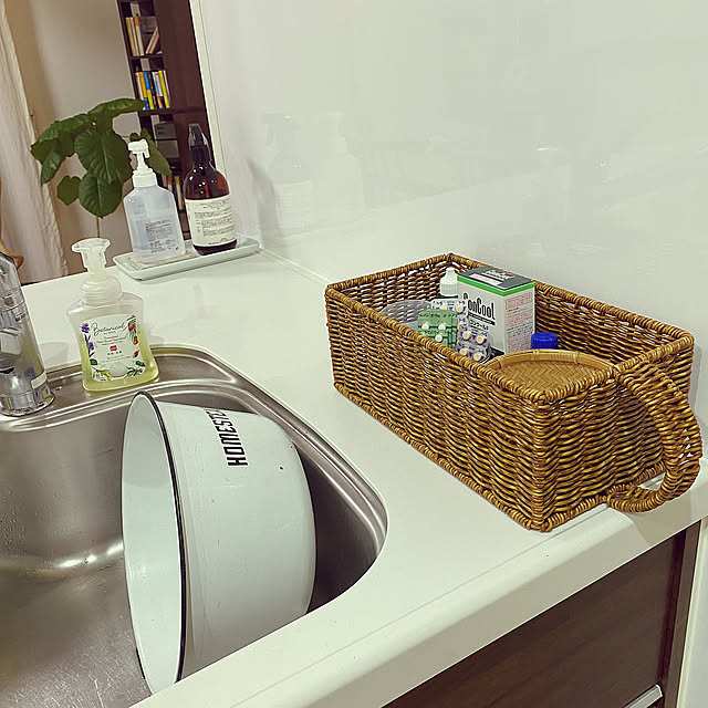 My Shelf,シンク磨きたい,ナチュラル,かご,ナチュラルインテリア,マイペースでやっていきます♪,薬の収納,ナチュラルが好き,お久しぶりの投稿です,スッキリ暮らしたい,薬置き場,ナチュラルな暮らし,洗えるカゴ,ゆるり投稿,断捨離しました,最近赤が気になる Natsuの部屋