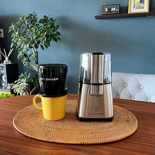 Kitchen,フロストベリー,イッタラマグカップ,イッタラ ティーマ,スターバックスソロフィルター,スターバックス,ラッセルホブス コーヒーグラインダー,ラッセルホブス,愛用品,夫婦2人暮らし,マンション暮らし,観葉植物,壁紙,サンゲツ壁紙,デニム調,JBLスピーカー kumaの部屋