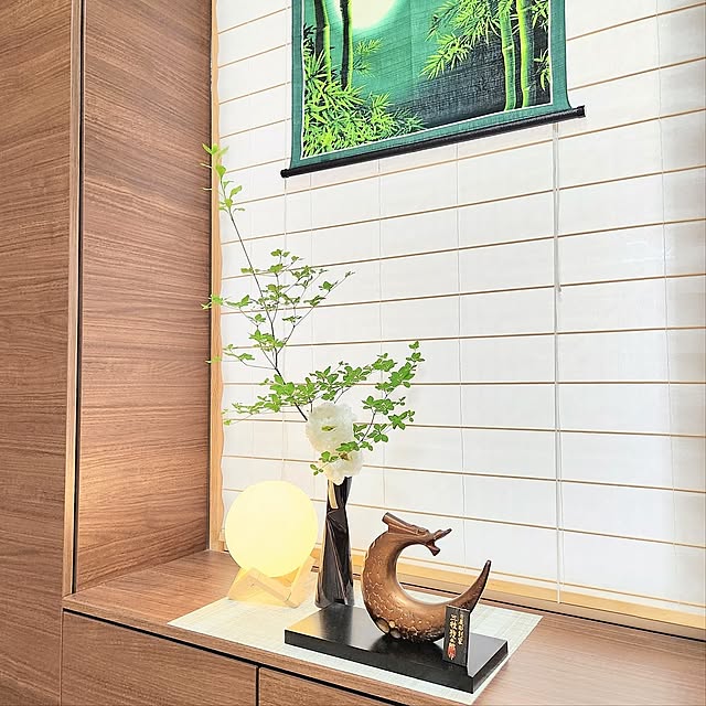 Bedroom,グリーン,和室,間接照明,明かり,花瓶,癒し,フラワーベース,一輪挿し,壁面収納,トルコキキョウ,ドウダンツツジ,LIXIL,落ち着く空間,マンション暮らし,陶器の花瓶,ヴィータス,月のライト,明かり取り窓,風呂敷タペストリー,障子風ロールスクリーン,風水インテリア,辰の置き物,床の間風,義実家から受け継いだ干支,干支,テーブルライト love1017の部屋