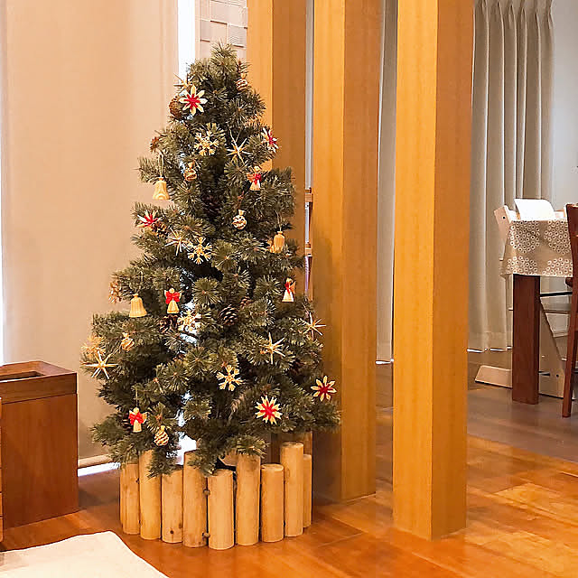 Lounge,丸太脚隠し,オーナメント,ストローオーナメント,ベツレヘムの星,アルザスツリー120cm,アルザスツリー,クリスマスツリー,クリスマス,北欧,北欧インテリア,インテリア雑貨 toyoの部屋