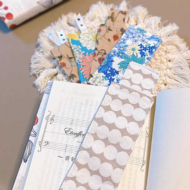 My Desk,セリアのハギレ,マリメッコ生地,リバティ生地,読書タイム,布しおり,ハンドメイド,布栞,しおり作り,栞,ハンドメイド夏,手作り雑貨,趣味の時間 sunabaの部屋