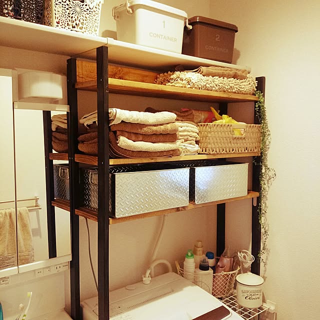 Bathroom,脱衣所,脱衣所改造計画,3COINS,ペイント,男前,フェイクグリーン,インダストリアル,ヴィンテージ,スタッキングボックス,パンチングメタル,ストレージボックス,洗濯機,nico and...,QSQS+,コンテナ,すのこDIY,ダイソー,ネット,ランドリーバッグ,キャニスター,BRIWAX,ラック,DIY,ひとめぼれ,賃貸,すっきり,サイズぴったり,下着収納,1×4材,アイアン風 _rant_3_0_の部屋