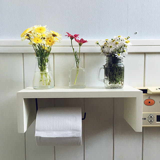 Bathroom,板壁DIY,セルフリフォームしたトイレ,セリアのアイアンバー,ニトリのウォールシェルフ リメイク,トイレットペーパーホルダー,庭の花を生ける Yayoiの部屋