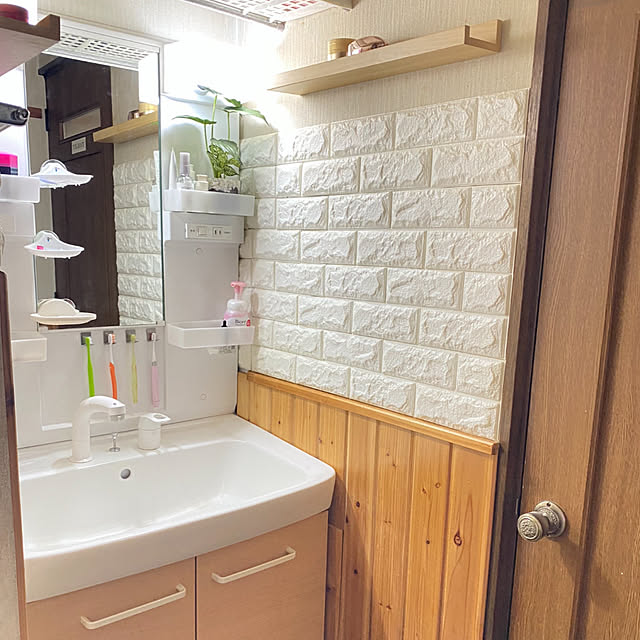 Bathroom,腰壁DIY,ダイソークッションレンガシート,洗面台周り,洗面台,洗面所,2024.6.2,DIY,いつもありがとうございます,フォローありがとうございます,おうち時間,ニトリのフェイクグリーン mintteaの部屋