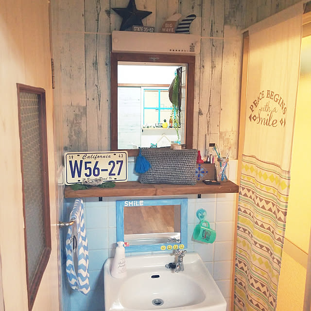 Bathroom,団地部,リメイクシート,西海岸インテリアに憧れ中,カリフォルニアインテリアに憧れる,めんどくさがり屋,木目調,模様替え,100均,子供用ミラー,スリコ DIYstの部屋