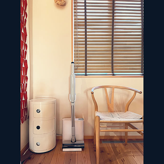 Lounge,SHARK2代目,Sharkの掃除機,SharkEVOPOWERSYSTEM,Shark EVOPOWER,SHARK,yチェア,新春 初買い,珪藻土の壁,ウッドブラインドのある暮らし,ウッドブラインド,掃除機充電器ステーション,掃除機買い替え,掃除機置き場,掃除機,掃除機スタンド,グレージュカラーが可愛い,グレージュ,グレージュ家電,コンポリビニ search1132の部屋