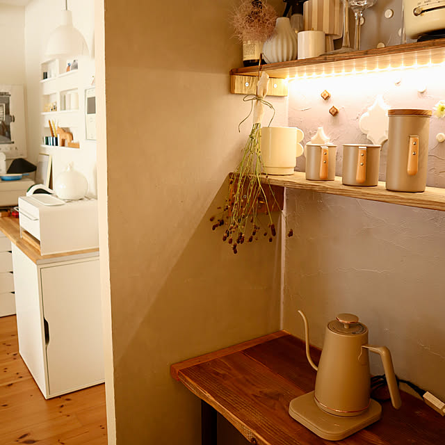 Kitchen,電気ケトル,グレー漆喰,お家見直し,DIY,セルフリフォーム,キッチン,足場板,キッチン収納,収納棚,収納アイデア,漆喰壁DIY,足場板古材,マンション暮らし,あるもので,冷蔵庫スペース Hisayoの部屋