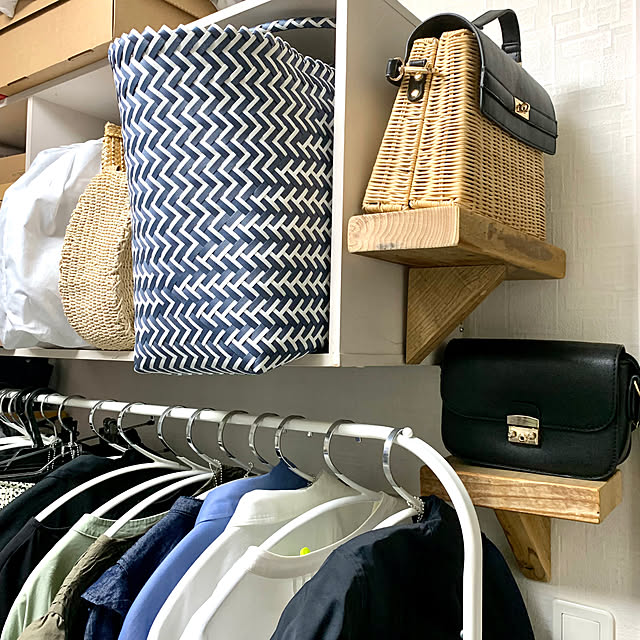 STAND BAR,スタンドバー,カラーボックスリメイク,カラーボックス,カゴバッグ,ハンガーラック,ウッドプロ,ペンキリメイク,楽天roomやってます,メルカドバッグ,簡単リメイク,WOODPRO,グレージュ,DIY,リフォーム後,楽天roomに載せてます,マンション暮らし,IKEA,楽天ルームしてます,イケア,楽天ルームに載せてます,お気に入り,イベント参加,On Walls,ペンキ塗り,カラーボックス DIY moonの部屋