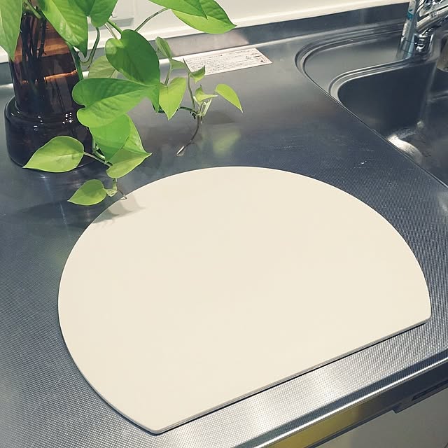 Kitchen,心地よい暮らし,3COINS,まな板,半円形,ベージュ,観葉植物,暮らしを楽しむ,植物のある暮らし,観葉植物のある暮らし,快適な暮らし,滑り止め付き,キッチン雑貨,プチプラ,買い物,ショッピング tan5の部屋