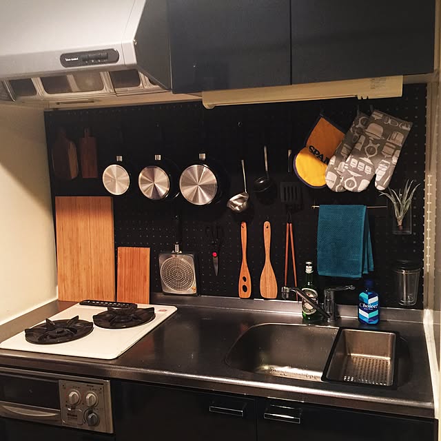 Kitchen,3Coins,カッティングボード,有孔ボード,植物,エアプランツ,一人暮らし,NO GREEN NO LIFE,1K,IKEA,賃貸,男の一人暮らし,植物が好き ka-zu23の部屋