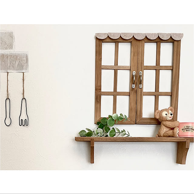 窓枠DIY,ダッフィー,DIY,10分でできる,ディズニーのある生活,ディズニーのある暮らし,100均,セリア,ナチュラルインテリア,カフェ風インテリア,ナチュラル,ディズニー大好き,カフェ風,壁インテリア,ダッフィー＆フレンズ,フェイクグリーン,On Walls n.home1106の部屋
