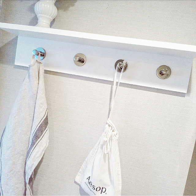 Bathroom,ルーティーン,海外インテリアに憧れて♡,シンプル,プチプラ,シンプルインテリアに憧れてます,モノトーンインテリア,海外インテリア,ニトリ購入品,IKEA購入品,粘着テープフック,フック,ホワイトインテリア,Aesop,キッチンクロス,ダイソー,シルバーインテリア,マスク置き場,ig→kumiko.life,楽天roomやってます,楽天ROOMに載せてます♪ kumikoの部屋