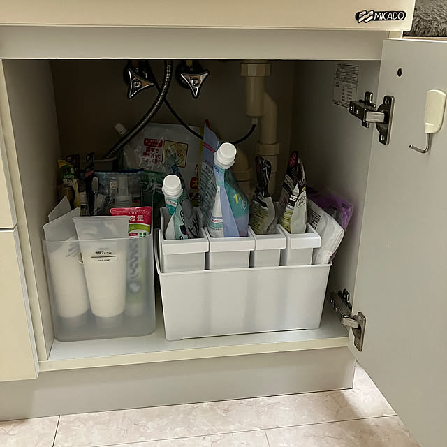 Bathroom,ボディーソープ,シャンプー＆コンディショナー,スッキリ,無駄買い防止,詰め替え,洗面台下の収納,100均 koroの部屋