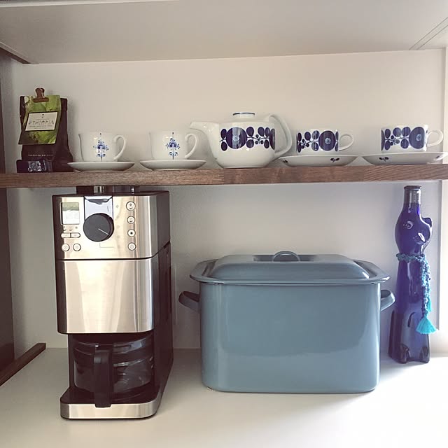 My Shelf,ロイヤルコペンハーゲン食器,コーヒーカップ&ソーサー,コーヒーメーカー,ワイン,無印良品 コーヒーメーカー,スターバックスコーヒー,雑貨,北欧,ねこ部 sakineko528の部屋