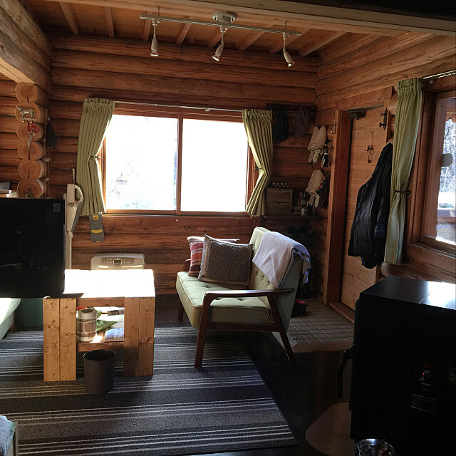Lounge,テーブルdiy,ニトリのソファー,小さなログハウス,お気に入りの場所,森の中,1×4DIY Chihoの部屋