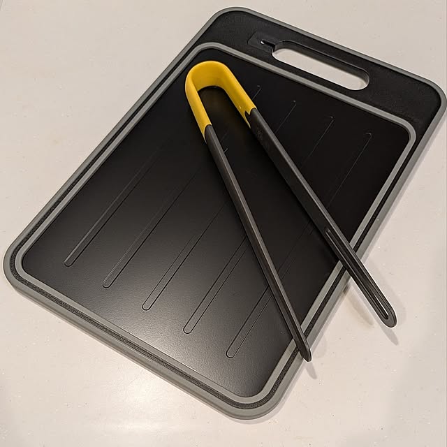 ニトリ,まな板,T-faL,解凍プレートシャープナー付きまな板,ドレイニングトング,トング,エッセンシャル2in1,買ったもの,キッチンツール,マンション,マンション暮らし,イエロー,イエロー多め,黄色,便利グッズ,ティファール mi-saの部屋