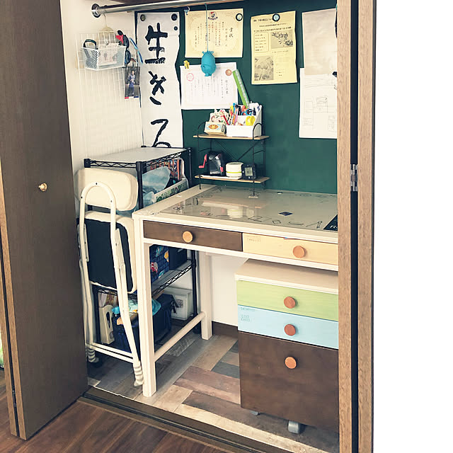 My Desk,リビング学習,クッションフロアを敷きました。,イタズラ防止,デスクマット,ミルクペイントforウォール,ランドセルラック,クローゼット,勉強机,ベルメゾン,ニトリ,学習机,小学3年生男子,隠してます,男の子3兄弟,こどもと暮らす。 yanaogaの部屋