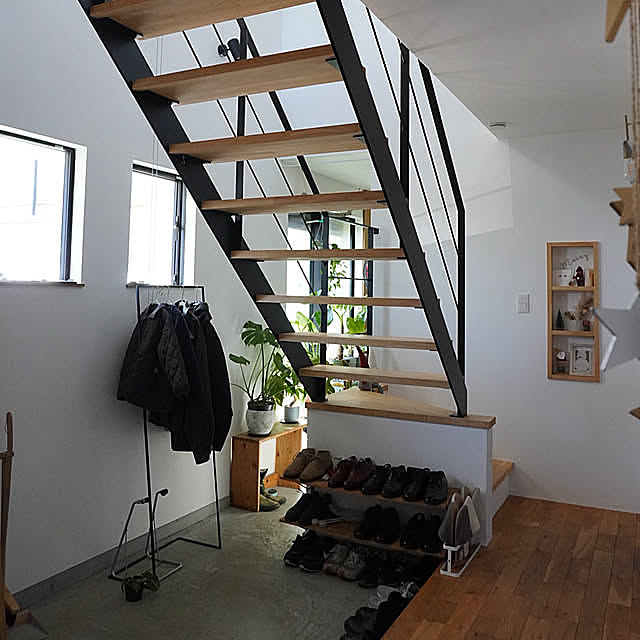 Entrance,土間玄関,土間のある暮らし,土間,ハンガーラック,カフェ風インテリア,注文住宅 ss.my_homeの部屋