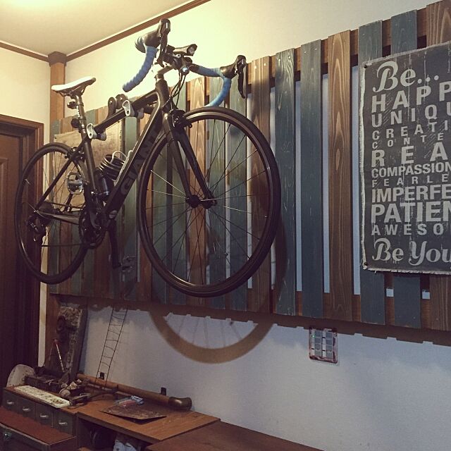 On Walls,自転車壁掛け,自転車,ロードバイク,2×4材,ディアウォール,杉板,手作り mohyuの部屋