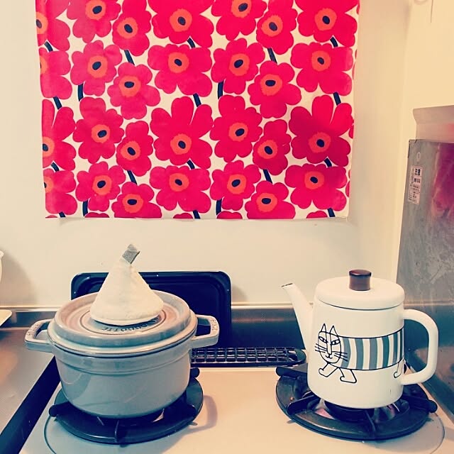 Kitchen,鍋つかみ,マイキーポトル,ウニコ,risa larson,marimekko,北欧,リサ・ラーソン,ケトル,野田琺瑯,赤,ストウブ,STAUB,リサラーソン,マリメッコ,unico Chihiroの部屋