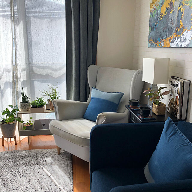 アート,ブルー,1人掛けソファー,IKEA,お気に入りのソファー,ソファ,丁寧な暮らし,グリーンのある暮らし,Lounge,francfrancのクッションカバー,ＤＩＹ棚 Rororiの部屋
