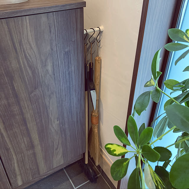 突っ張り棒,パナソニック コンポリア 下駄箱,カポック,箒と塵取り,吊り下げ収納,Entrance,隙間収納 mkmkmoominの部屋