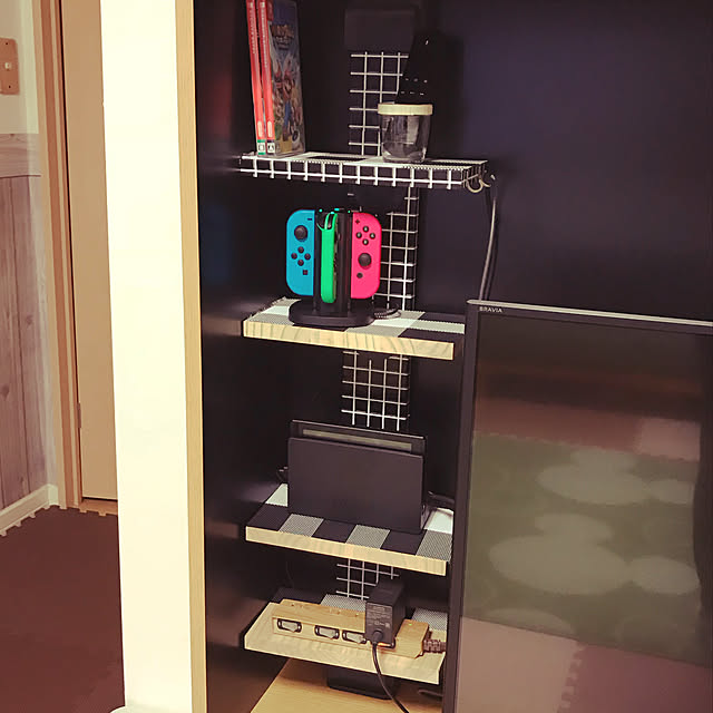 Lounge,テレビ横,テレビまわり,テレビ台周辺,Switch,ニンテンドースイッチ,ゲームソフト収納,ゲーム収納,ゲーム機収納,ディアウォール DIY,ディアウォール棚,ディアウォール takubonchanの部屋