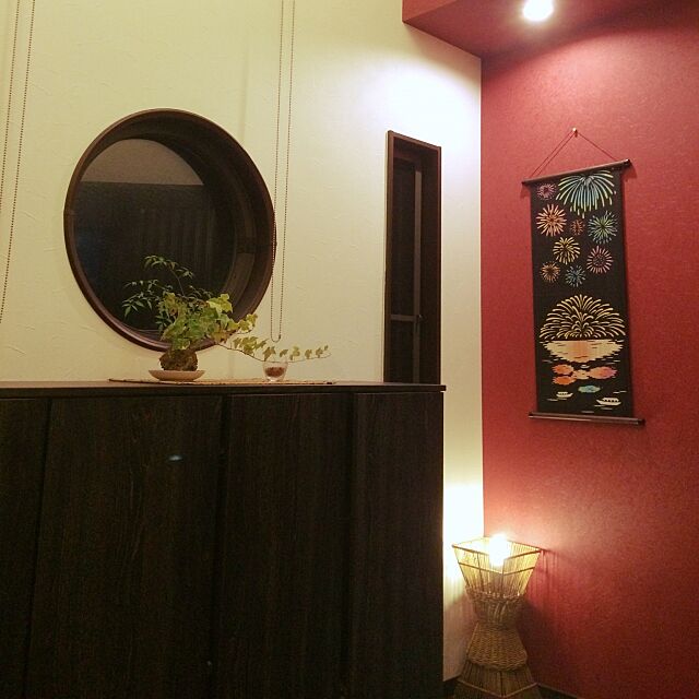 Entrance,ダウンライト,てぬぐいタペストリー,赤,観葉植物,和風照明,和モダン mamaikoの部屋