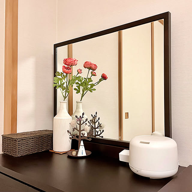 IKEA,和室,フェイクフラワー,ラナンキュラス,無印良品アロマディフューザー,アクタスのドレッサー,ニトリのティッシュボックスをマスク入れに,Bedroom,アクタスのフラワーベース rinの部屋