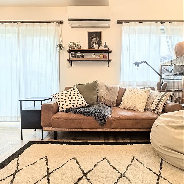 Lounge,おうちカフェ,カフェ風インテリア,建売住宅,カフェ風 DIY,飾り棚DIY,ソファ,nowhere like home wisteriaの部屋