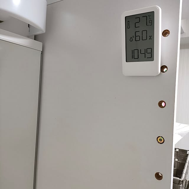 Bathroom,フック,カメラマーク消し,いいね、フォロー本当に感謝です♡,中古マンションリノベーション,のんびりマイペース,良いね！押し逃げゴメンなさい|д꒪ͧ)…,素敵なご縁に感謝☆彡,ご覧頂きありがとうございます♡,コンパクトな間取り,seria ♡,ダイソー♡,フックを見せずに壁にスッキリ収納できる,１００均,500円商品,温湿度計付きデジタル時計,１００均コラボ,4枚投稿です♡ marosukeの部屋