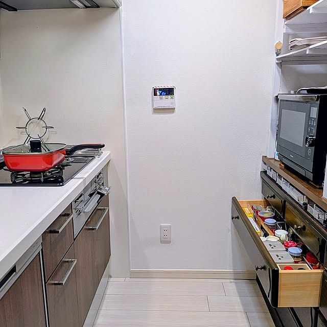 Kitchen,収納,調味料,マンション,キッチンカウンター,2LDK,キッチン収納,対面キッチン,ローチェスト,中古マンション,調味料収納,キッチン背面収納,マンション暮らし,隙間収納,家事動線 mi-saの部屋