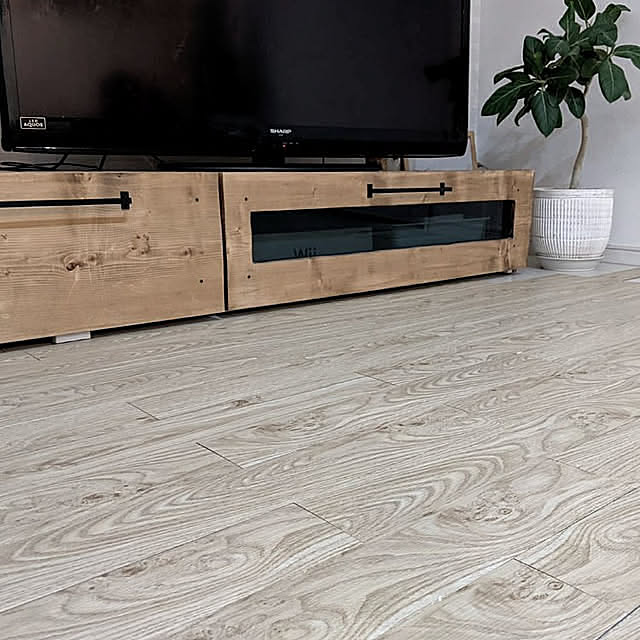 床,DIY,フロアタイル,HERIBO WOOD,ヘリボウッド,床材,ミルクティー色,暖かい色,木目調,リアルな木目,簡単DIY,オシャレ,オシャレにしたい,Lounge yukariの部屋