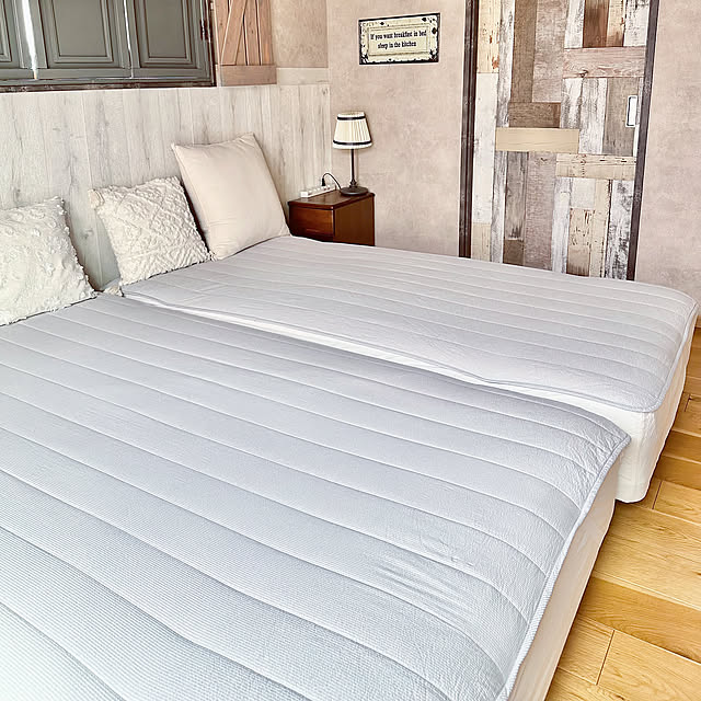 Bedroom,スリッパ,長袖Tシャツ,除湿剤,ベッドパッドとシーツは全部無印！,敷きパッド,おすすめアイテム,無印良品,無印,日用品 Re_の部屋