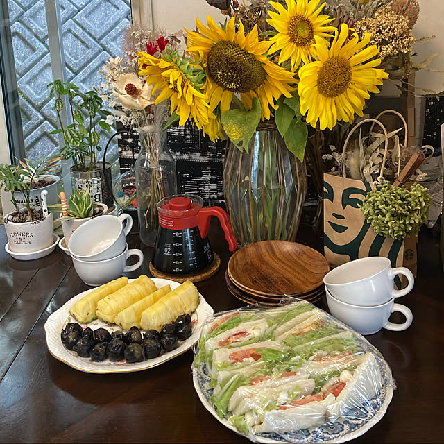 ニトリ食器,ニトリアカシアプレート,ニトリ,RoomClipショッピング,家族に感謝♡,いいね＆フォローありがとうございます♡,ルームクリップに感謝,愛用品,おうち時間,日々の暮らしに感謝して,心地よい暮らし,フォロアーさんに感謝♡,いつもありがとうございます♡,日々暮らしを楽しむ,RCの出会いに感謝♡,好きな時間,夏,ナチュラルインテリア,お気に入りの花瓶,ひまわり,カフェ風アイテム,子どもと暮らす♥️,ドライフラワーアレンジ♡,My Desk,モーニング,夏のモーニングセット bambiの部屋