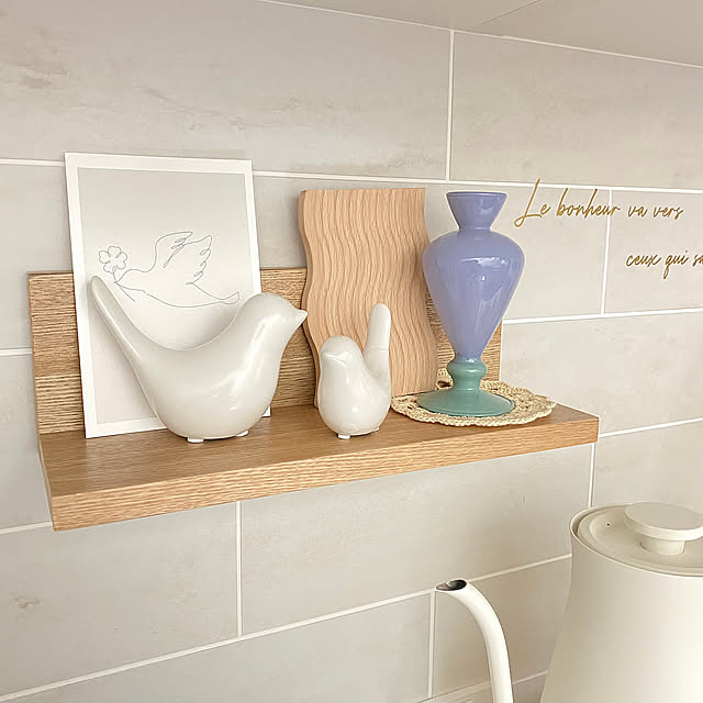 Kitchen,セリアの雑貨,カップボード,ナチュラルキッチン,TOTO,一条工務店,一条工務店 ブリアール,toto ザクラッソ,飾り棚,ポストカード,タイル,フラワーベース,ナチュラルインテリア,インテリア雑貨,キッチンタイル,SHEINの雑貨,グラムストーンII m.の部屋