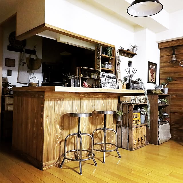 Kitchen,原状回復,賃貸DIY,カウンター下,カウンターDIY,DIY,アメブロ→peanuts-village,インスタ→peanut_village,男前インテリア,男前,賃貸インテリア,賃貸マンション,カフェ風インテリア,カフェ風,板壁DIY,ワトコオイル,杉板 荒材 ,セルフリノベーション,作り方はブログに載せてます☆ PeanutVillageの部屋