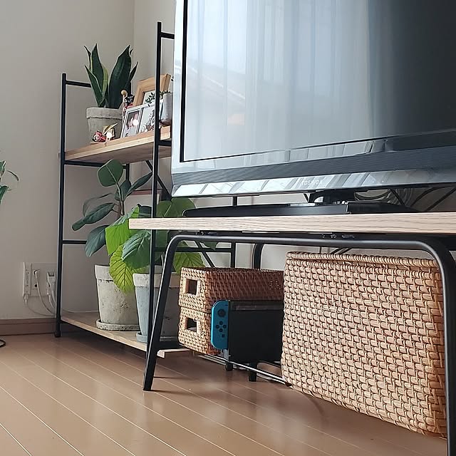 Lounge,かご・バスケット,観葉植物,無印良品,小さなお家,子どもと暮らす,子どものいる暮らし,グリーン,アイアンラック,兜飾り,こどもの日,ルーター収納,コンセント収納,ラタンバスケット pomの部屋