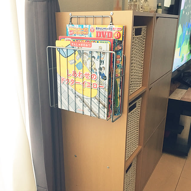 My Shelf,テレビ横の棚,子供の本,雑誌,バスケットかご,マガジンラック,カラーボックス,ニトリ,犬と暮らす家,子供と暮らす,リビングダイニング兼用,キッズスペース,おもちゃ,カメラマークが出たので riiの部屋